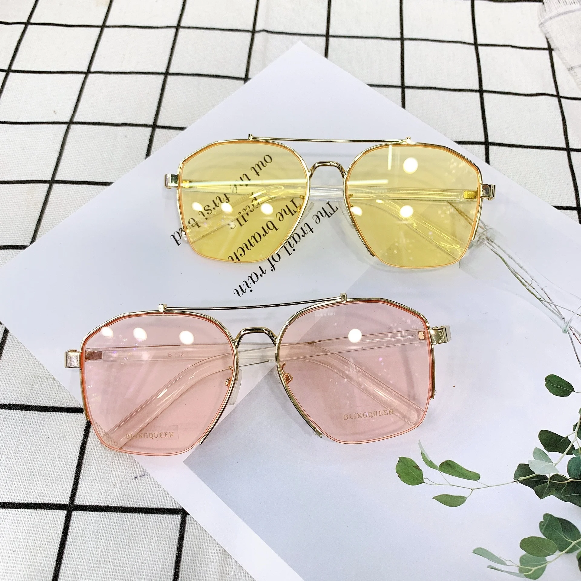 

men's New children's and Sunglasses women's comfort UV 400 Sunglasses anti UV box decorative glasses B102