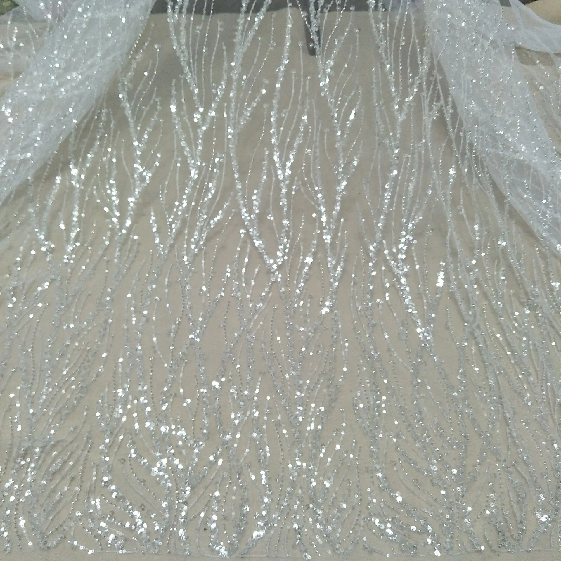 Robe de mariée en dentelle, paillettes, tulle, perles, tissu, robe de mariée, vente par yard