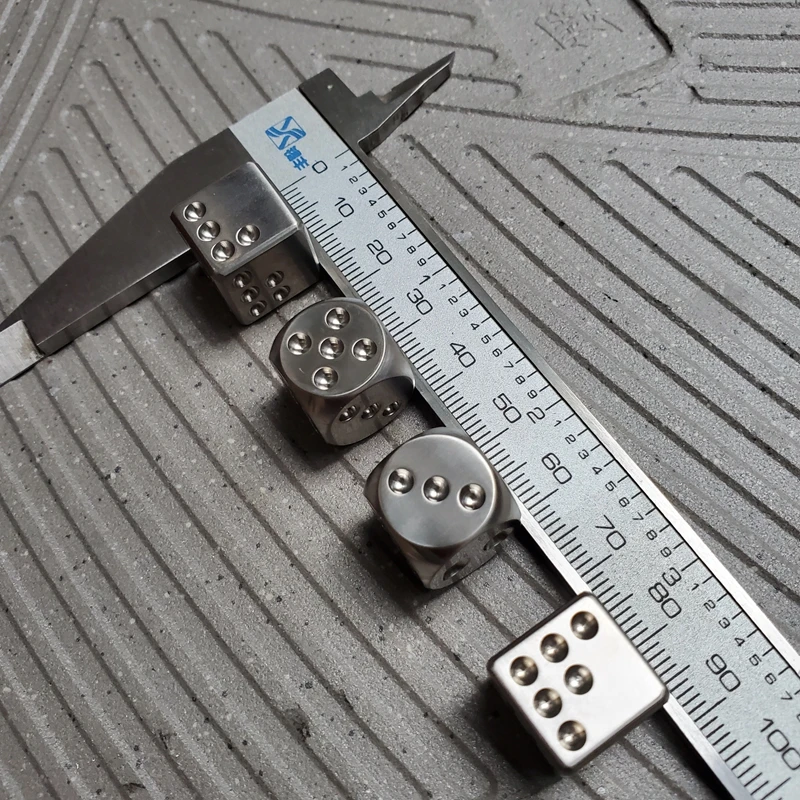 

2pcs / Lot Titanium alloy TC4 solid dice