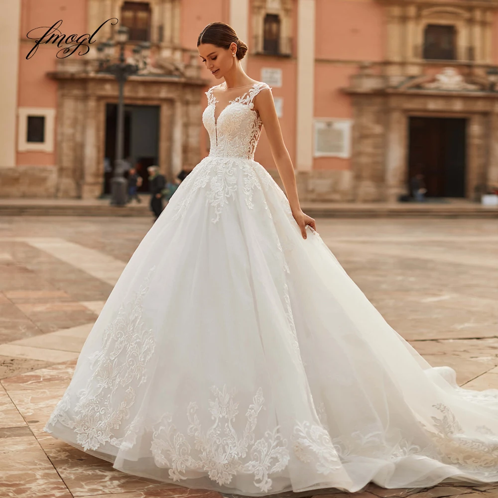 

Customized Sexy Backless Cap Sleeve Lace Vintage Wedding Dresses Luxury Scoop Appliques Beaded Court Train A Line Bridal Gowns