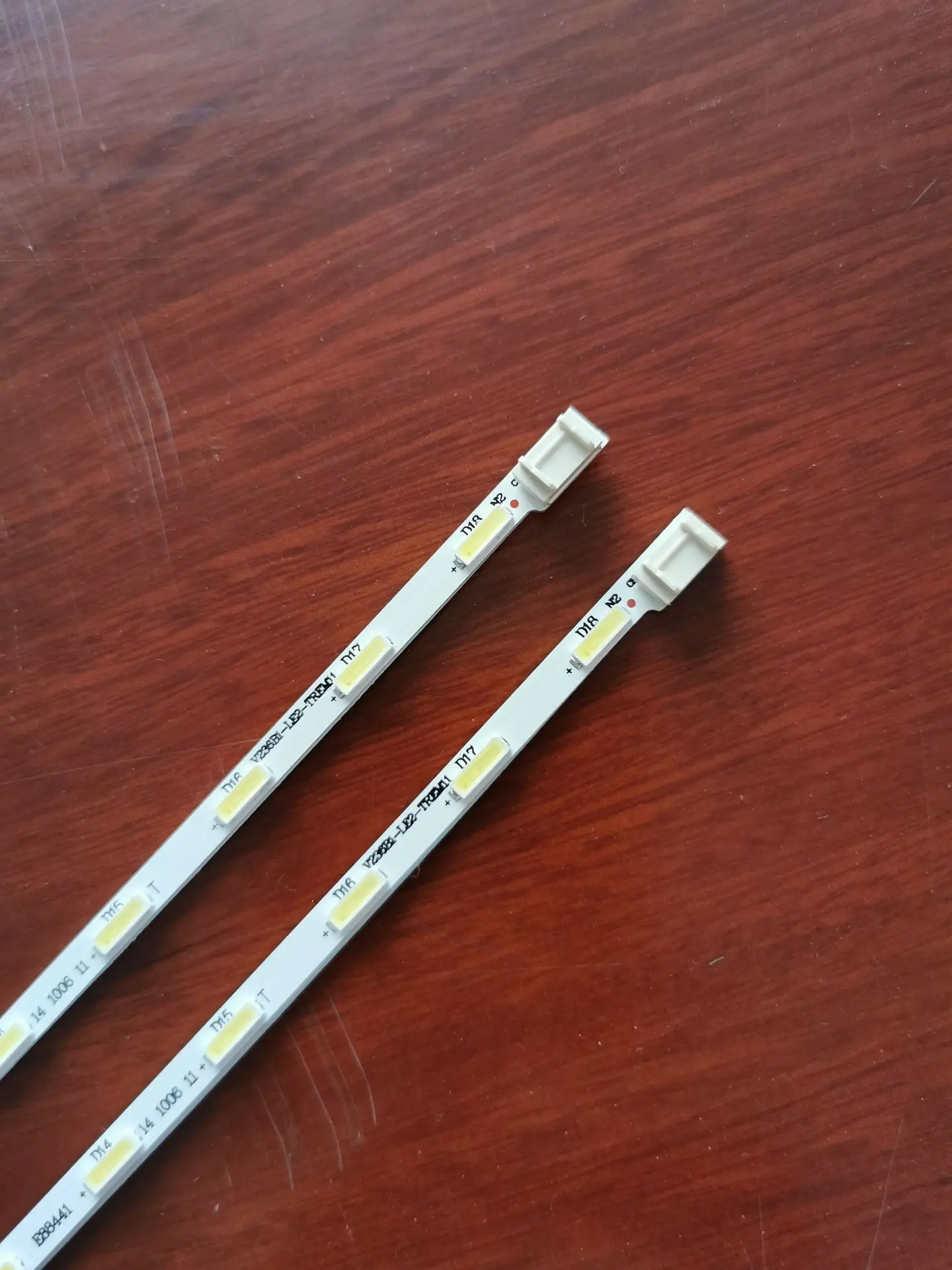 Tira de luces LED de retroiluminación, accesorio adecuado para Skyworth 24E600E, V236B1-LE2-TREM1 de pantalla V236BJ1-LE1