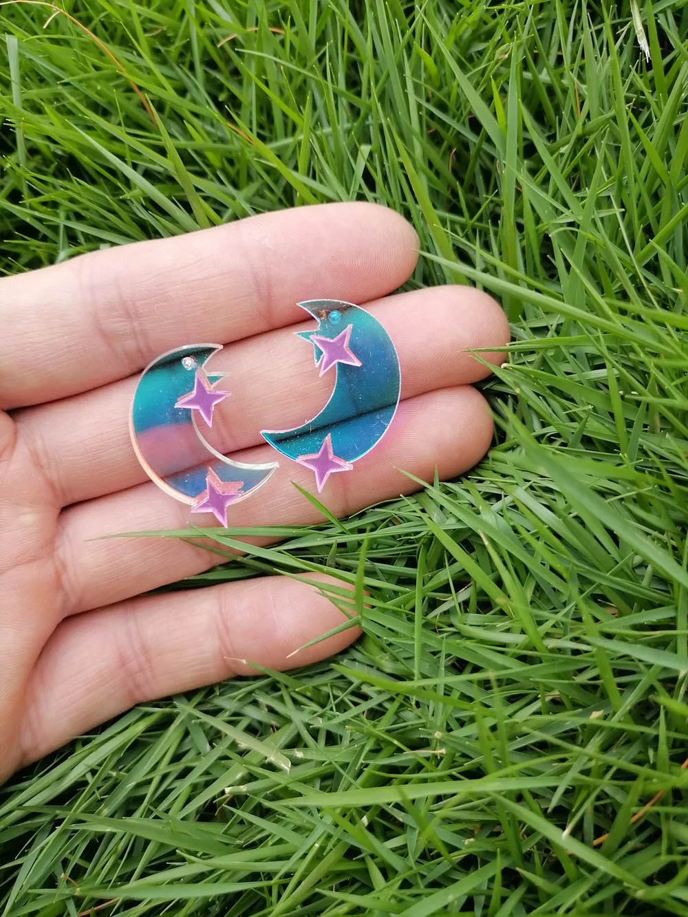 FishSheep Colorful Acrylic Geometric Star Moon Butterfly Drop Earrings For Women Cute Transparent Laser Dangle Earrings Jewelry