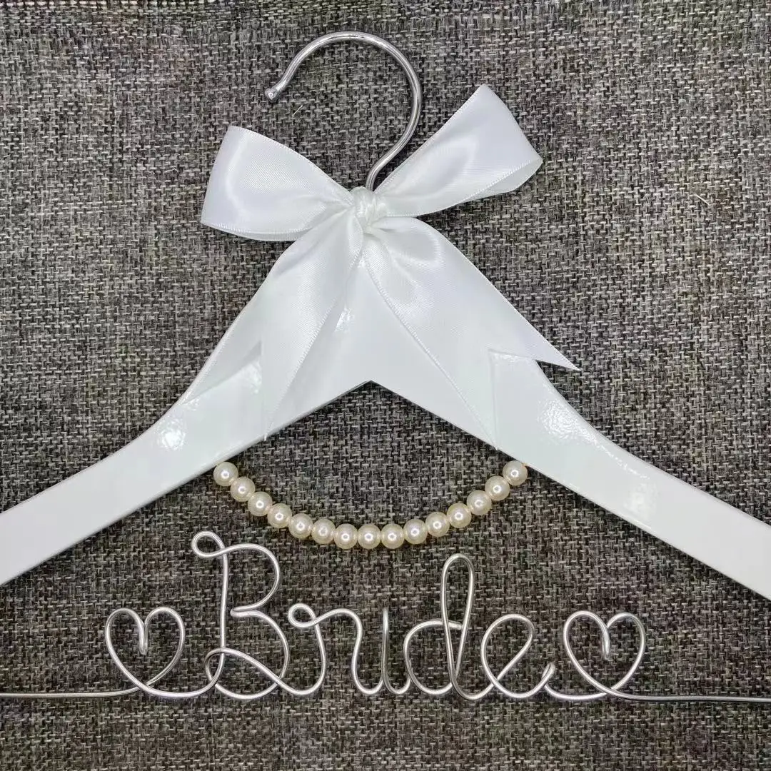 Personalized Wedding Hanger, bridesmaid gifts, name hanger, brides hanger Hanger with pearls，Custom text