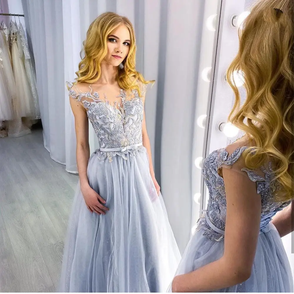 Abendkleid 2020 A-line Luxus Backless Formale Kleider Party Ärmellose Spitze Appliques Gericht Zug Elegante Für Frauen Charming