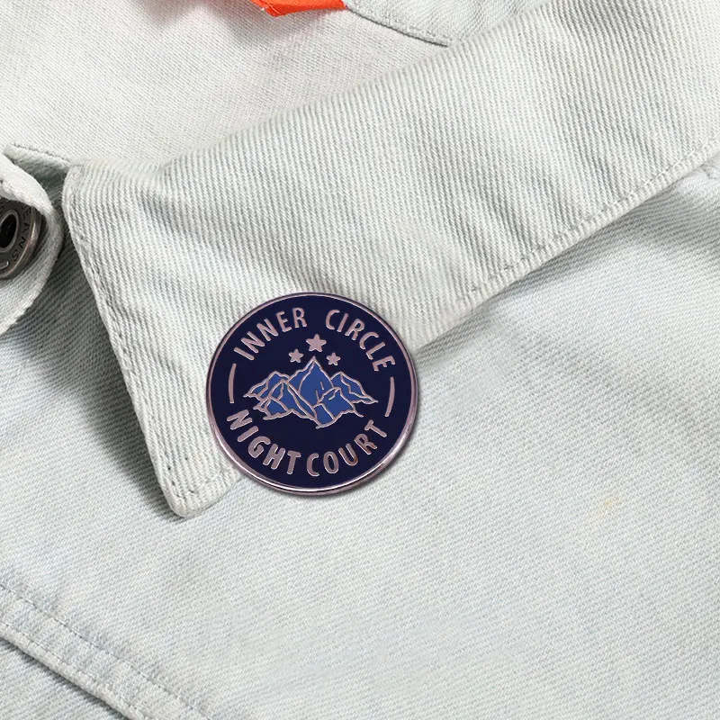 الدائرة الداخلية ليلة المحكمة الشارات المثبته بالدبابيس nerd الهدايا