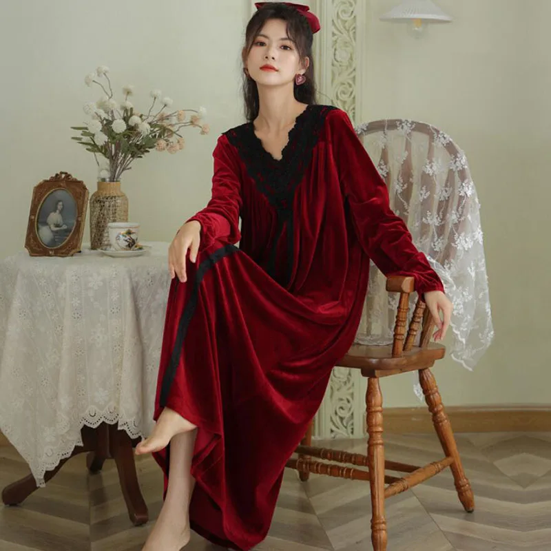 Women\'s Nightgown Long Sleeves Velvet Nightdress Winter Palace Style Warm Pajamas Loose V Neck Red Black Green Bridal Gown FG425