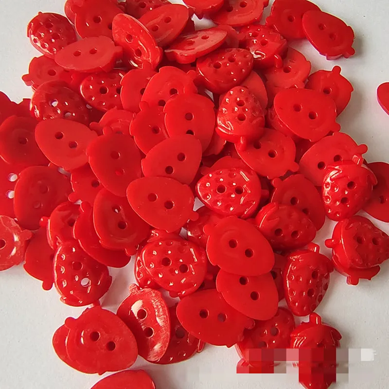 100 PCS Strawberry Lots Colors DIY Scrapbooking Cartoon Buttons Plastic Buttons Children\'s Garment Sewing Clothes Accessories