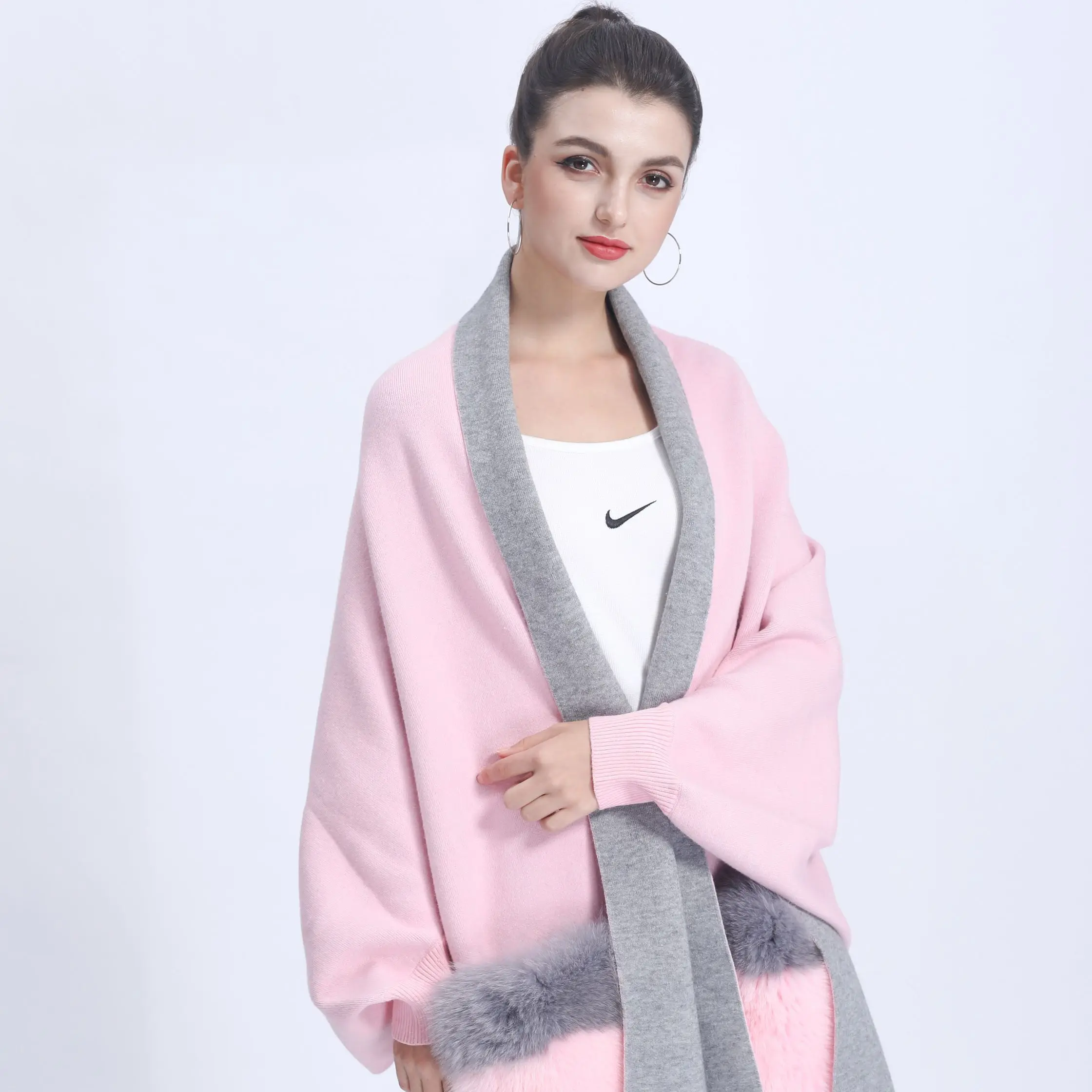 Fashionable Soft Cashmere Shawl  Poncho With Sleeves Warm Tassel Decoration Double Color Thread Cape With Fur Pockets