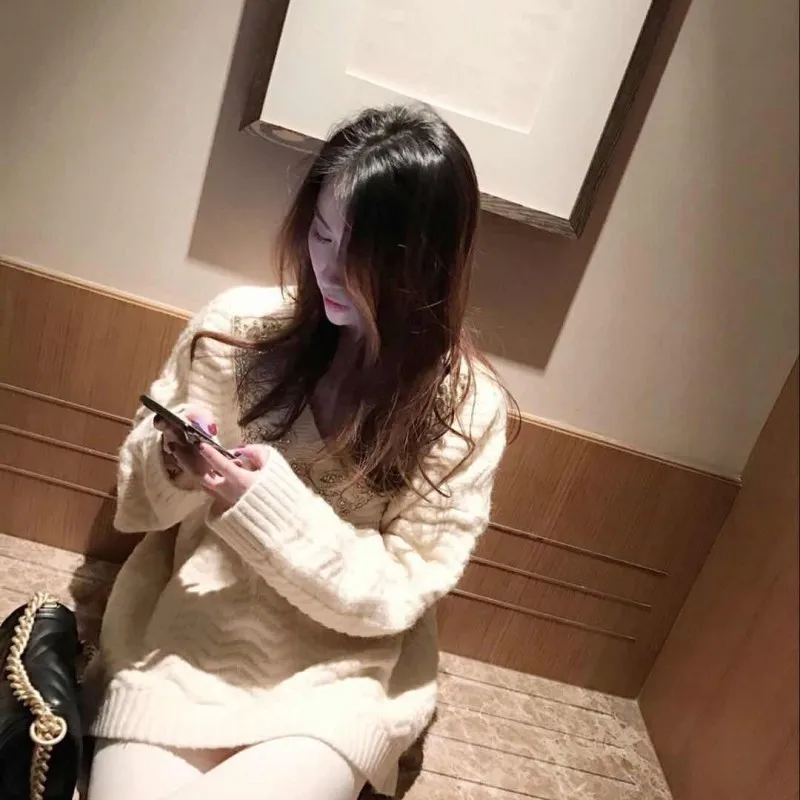 Streetwear Sexy Beading Crystal V Neck Knitting Pullover Tops Loose Fit Long Sleeve Fashion Sweaters Spring Women Casual Sweater