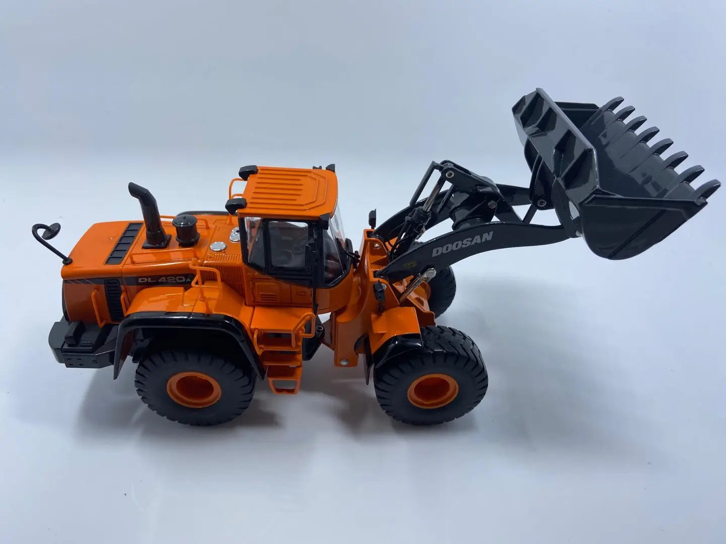 1/40 Doosan DL420A Wheel Loader Scale DieCast Model Gift Boys Toys