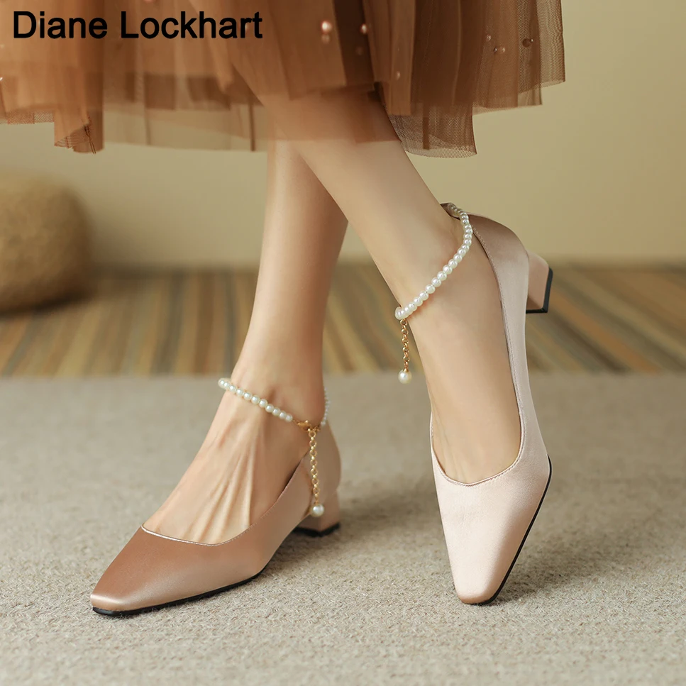 

Elegant Woman Low Heels Nude Silk Pointed Toe Pumps Lady Satin Pearl Chain Shallow Shoes Wedding Bridal Plus Size Womens Shoes