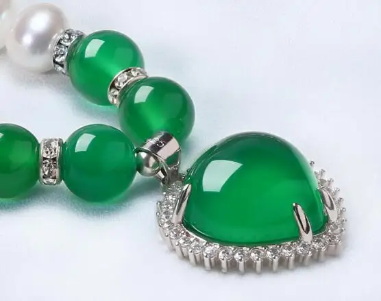 

Designer freshwater pearl necklace with caring jade Pendant clavicle as a gift for mother-in-law