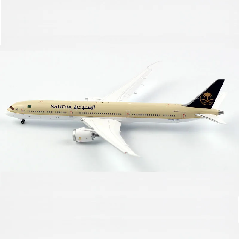 1:400 Scale Saudi Arabian Airways B787-10 Airlines Model with Base Alloy Aircraft For Collectible Souvenir Show Gift Toys