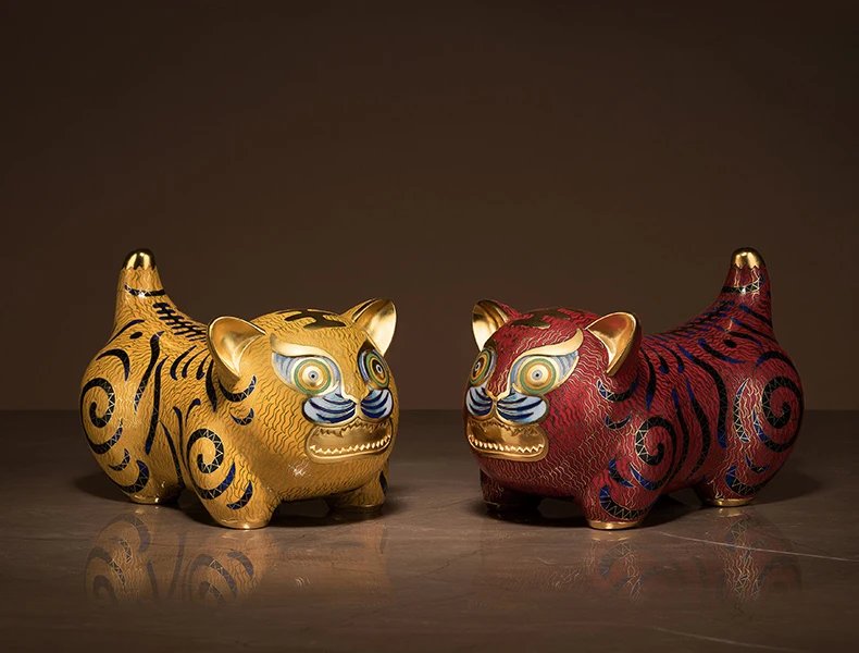 

Chinese Famous Special Metal Crafts Pure Hand-made Cloisonne 24K Gold Bronze Tiger Sculpture Home Feng Shui Decoration