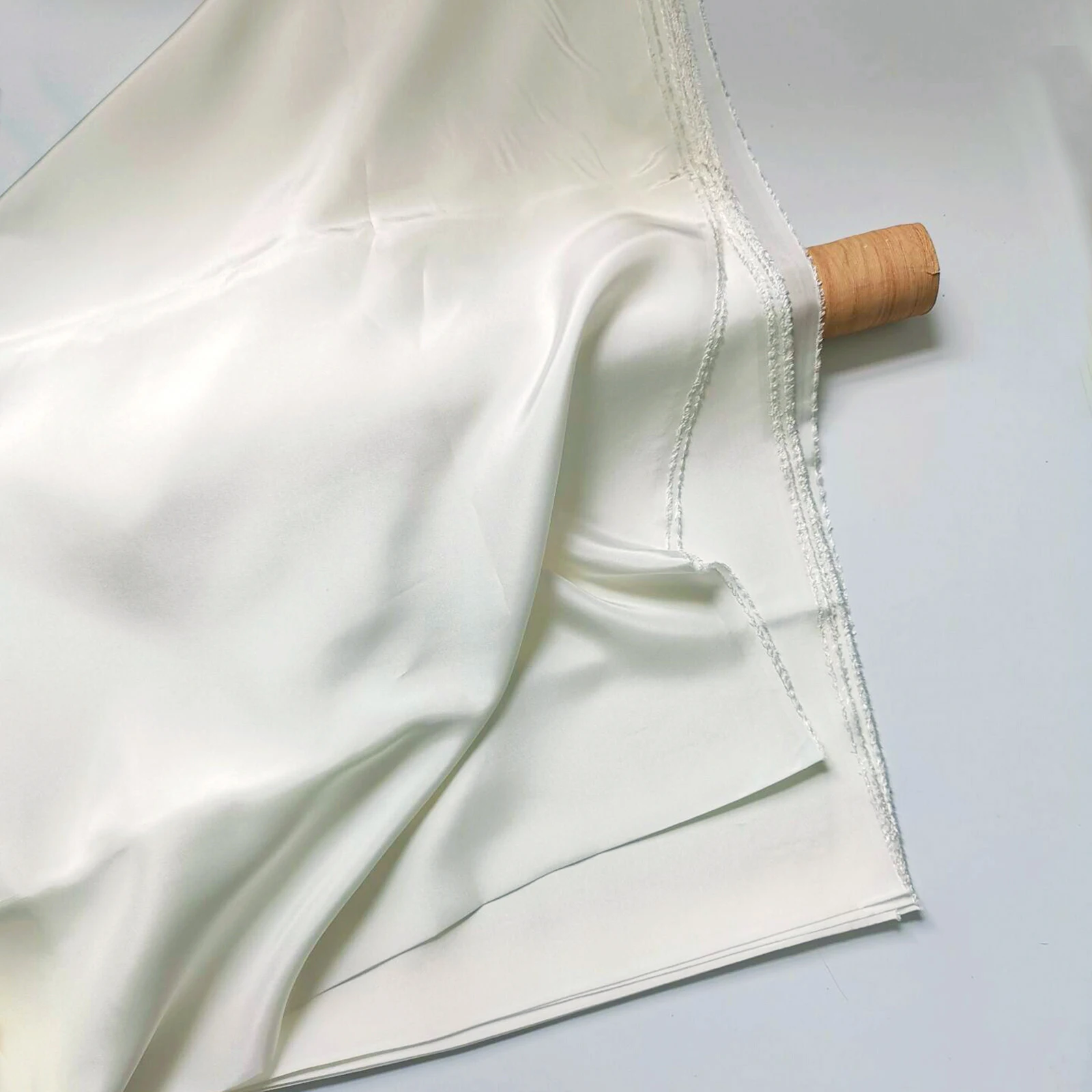 1 meter X 1.14 meter Dyeable Natural White Silk Habotai Fabric Soft Habutai Linings Mulberry Material For Sleeping Bag