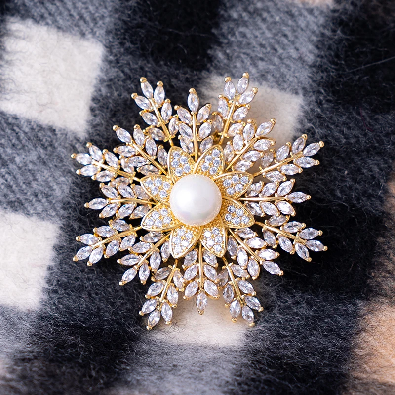 Luxury Snowflake Brooch Zirconia Flower Jewelry Pearl Pins For Women Winter Theme Accessories Wedding Coat Scarf Hat Gifts