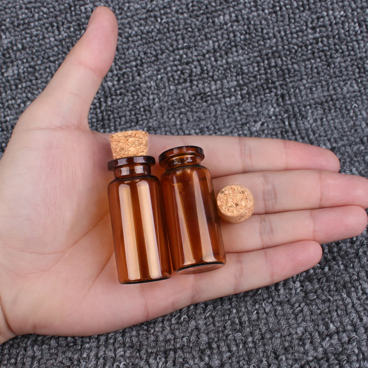 100 pieces/lot 10ml 22*50mm Amber Glass Empty Jars with Cork Stopper Spice Vials Potion Bottles Glass Vessels for Wedding Favor