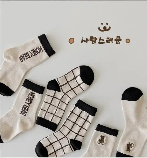 

1-8Year 4 Pairs 2021 autumn and winter black and white plaid embroidery socks cute children's tube socks