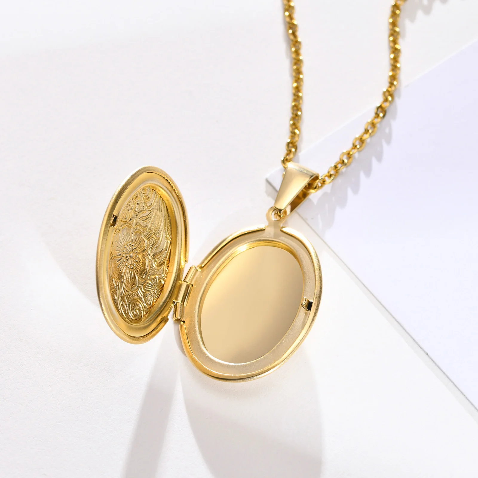 Stainless Steel Flowers Oval Locket Necklace for Women, Openable Pendant Photo Inside 20\