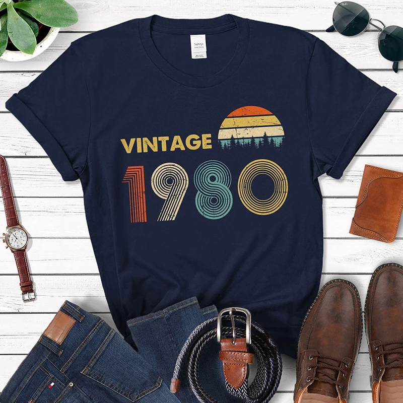 Vintage 1980 T-Shirt 44rd Birthday Gift Idea for 44 years old Dad Grandpa Mom Grandma Men Women 80s Retro Shirt Classic Tshirt