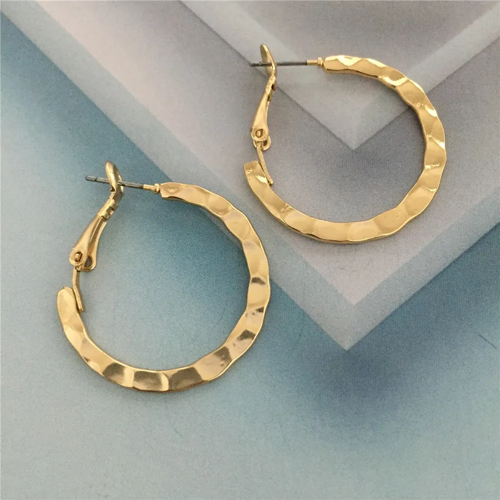 New Simple Degine Hoop Earrings Gold Color Hammered Surface Small Hoop Earrings for Women Casual jewelry Female Wholesale