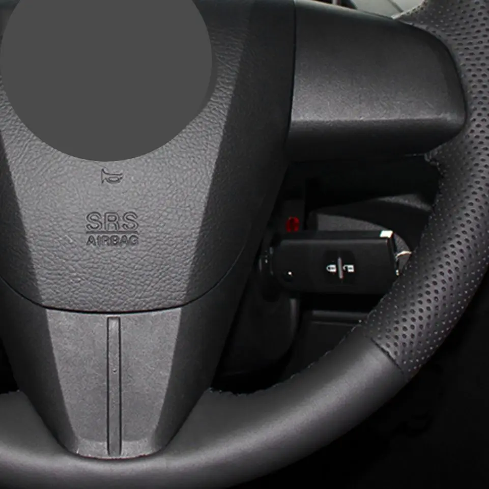 Handgenähter Auto-Lenkradbezug aus schwarzem PU-Kunstleder für alte Mazda 3, Mazda 5, Mazda 6 2003–2015 – Detail 1