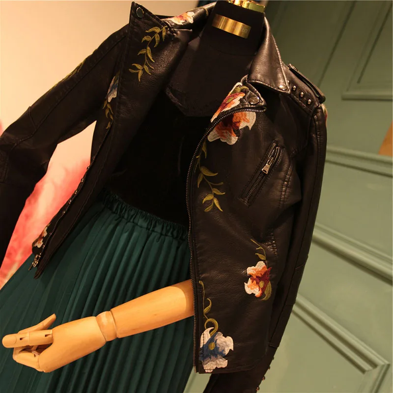 Otoño 2025 mujeres bordado Floral imitación chaqueta de cuero suave abrigos cuello vuelto Casual Pu motocicleta negro Punk prendas de vestir exteriores