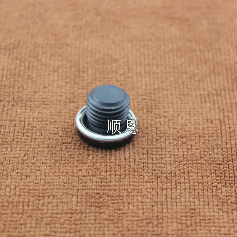 Car Engine Oil Drain Sump Plug Screw For Audi A3 A4 A6 TT Q7 For VW Beetle Eos Golf GTI Jetta Passat Tiguan Magotan Accessories