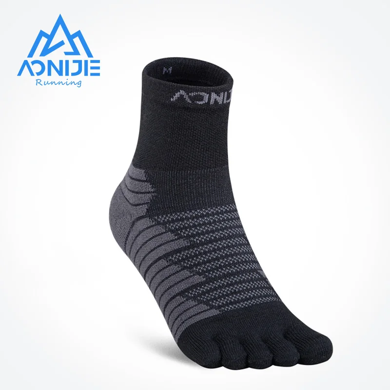 One Pair AONIJIE E4819 Sports Middle Tube Toe Socks Quarter Athletic Five Toed Socks Warm Thickened Terry For Running Marathon