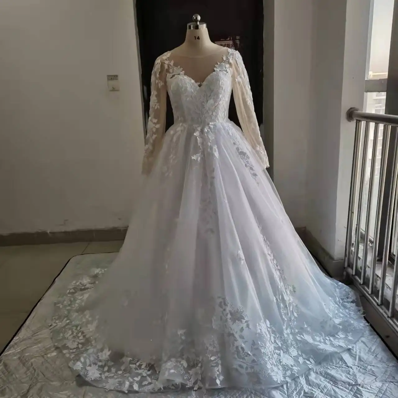 2022 nova v neck vestidos de casamento manga longa arábia saudita rendas vestidos de noiva tribunal trem elegante laço vestido de noiva