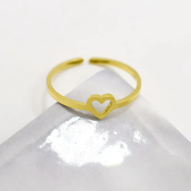 Popular in Europe and America, simple peach heart ring titanium steel vacuum plating jewelry ring