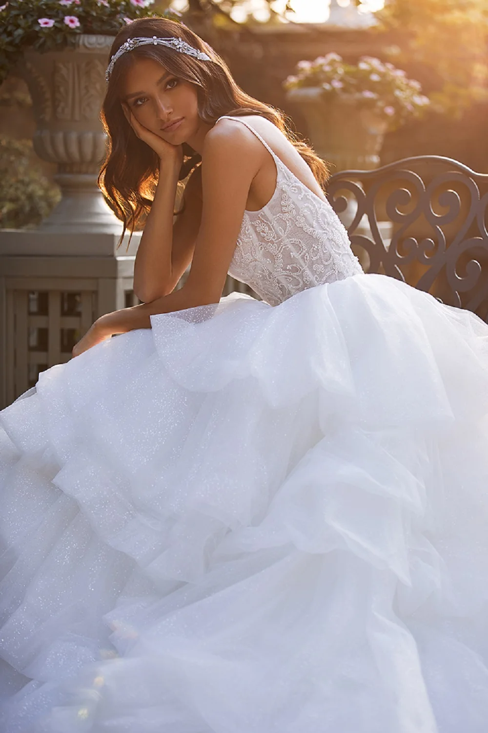 Vestidos de novia con falda escalonada brillante, apliques de encaje, Espalda descubierta, vestidos de novia de campo, vestidos de novia de princesa hechos a medida, 2021