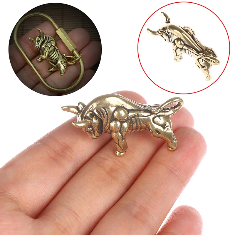 Mini Portable Retro Brass Wall Street Bull Statue Sculpture Home Office Desk Decorative Ornament Keychain Ornament Hand Toy Gift