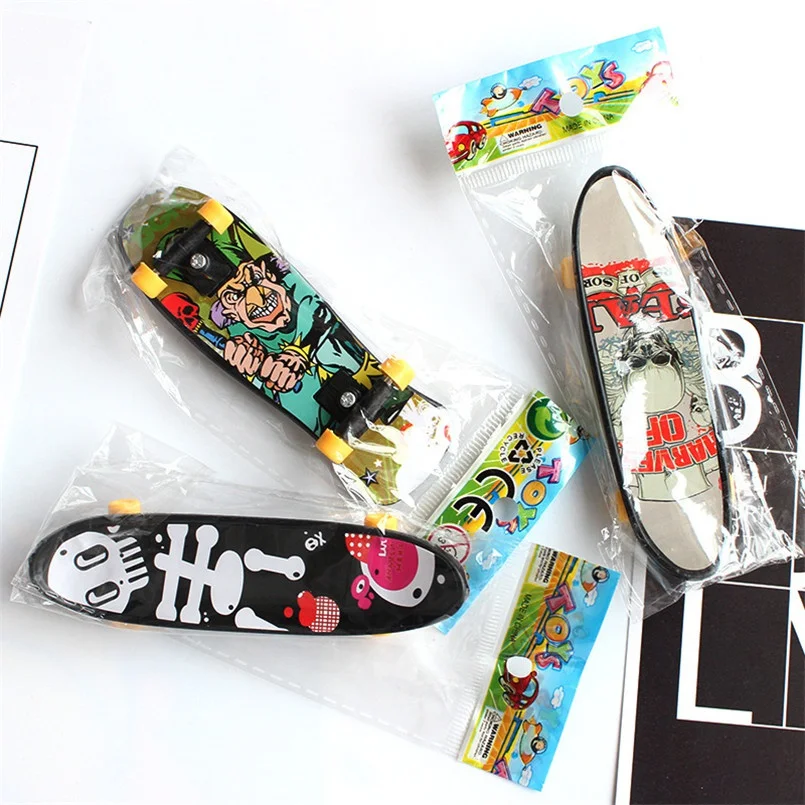 10 Pcs/set Plastic Mini Skate Finger Skateboarding Fingerboard Novelty Gag Toys For Boys Children Skateboard Finger Board Gifts