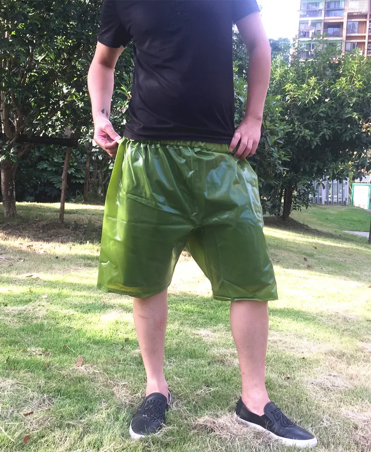 Pantaloncini uomo in PVC verde impermeabili