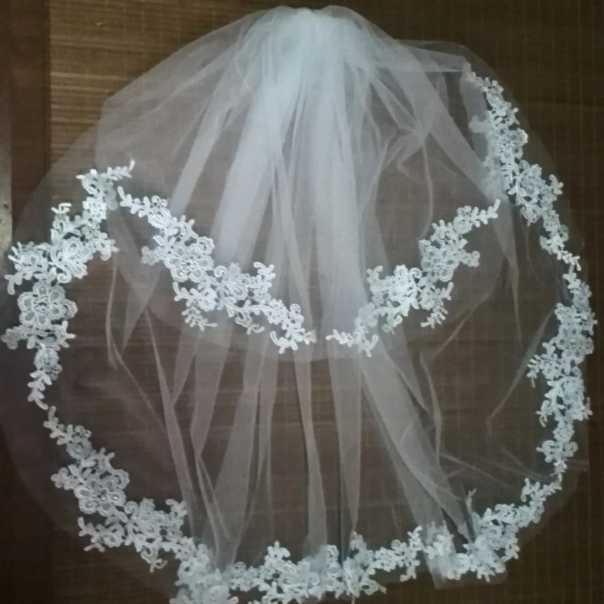 ไหล่สั้น Tulle Veils 2ชั้นลูกไม้ Appliques หวีสีขาวงาช้างเจ้าสาวเจ้าสาวสำหรับงานแต่งงานแต่งงานอุปกรณ์เสริม