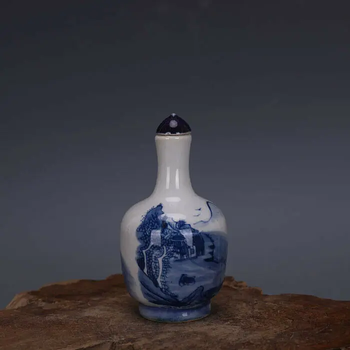 

Китайская сине-белая фарфоровая бутылка для табака с пейзажным узором Цин, 3,46 дюйма
