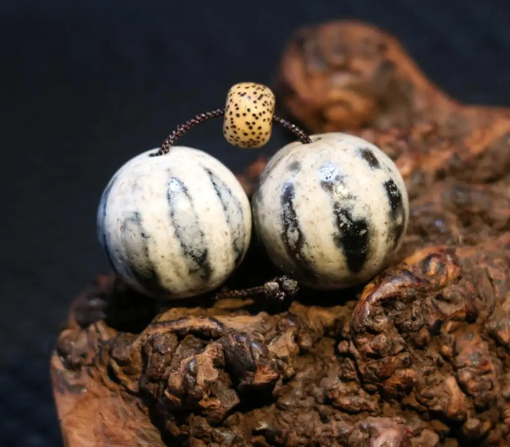 Treasure A Pair of Power Tibetan Old Agate Pumpkin Vein Totem Round dZi Bead Amulet 19MMTimestown UPD1210A