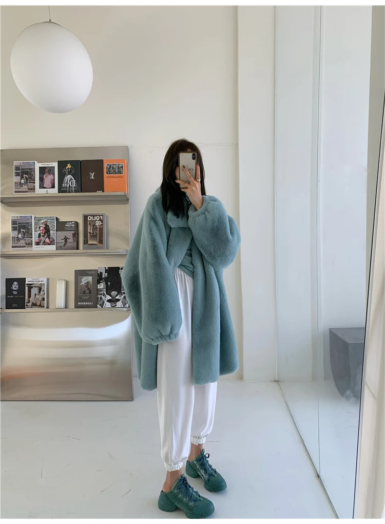 Lautaro Winter Long Oversized Warm Soft Fluffy Faux Fur Coat Women Drop Shoulder Long Sleeve Casual Loose Korean Fashion 2021