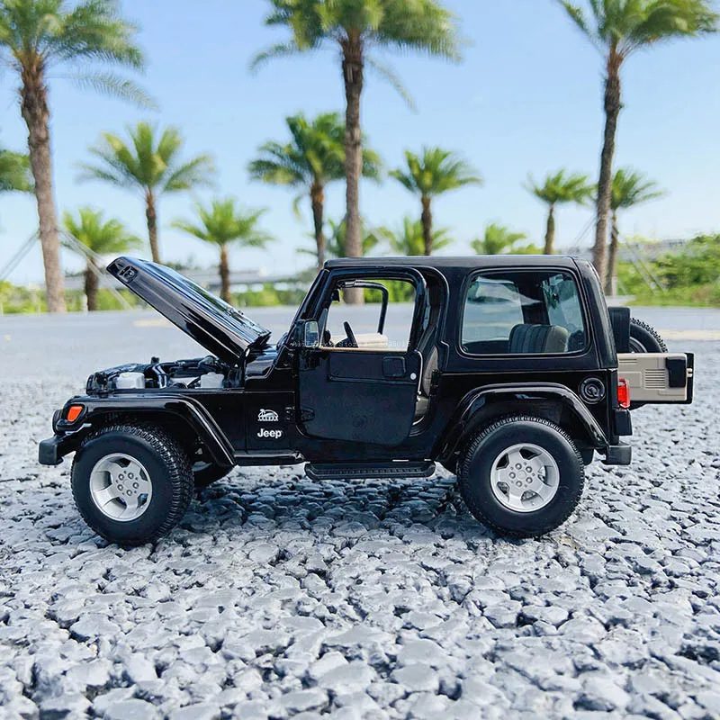 Maisto 1:18 Jeep Sahara Wrangler Alloy Retro Car Model Classic Car Model Car Decoration Collection gift Die casting