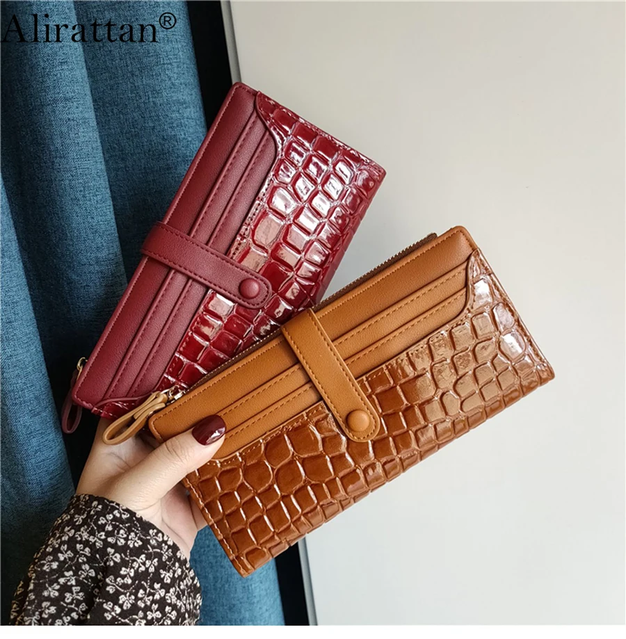Alirattan New Trendy ID Card Holder Bag For Women 2026 Fashion Design Vintage Crocodile Pattern Wallet Lady ID Card Pack Purse