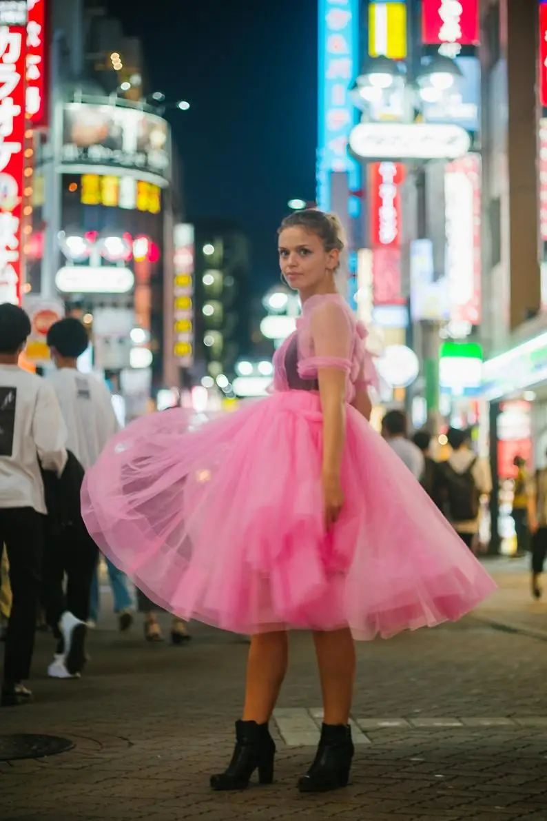 Chique vestido de tule rosa plissados em camadas tule vestidos quadrado midi comprimento vestido da menina ver através da luva feito sob encomenda