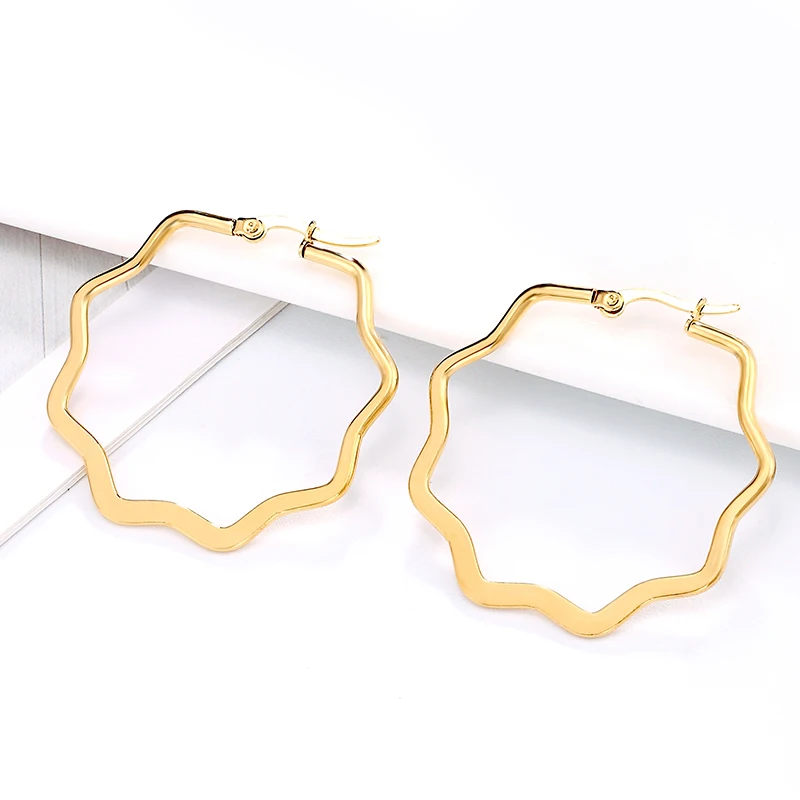 European and American earrings Stainless steel golden plum blossom geometric big ear hoop coil earrings woman‘s simple earrings