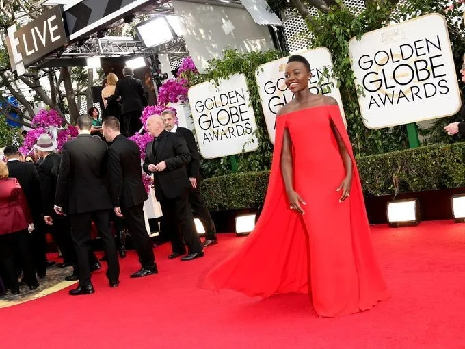 Tapis rouge à la mode sirène longueur au sol longue conception rouge sans bretelles décolleté bal célébrité robe mère des robes de mariée