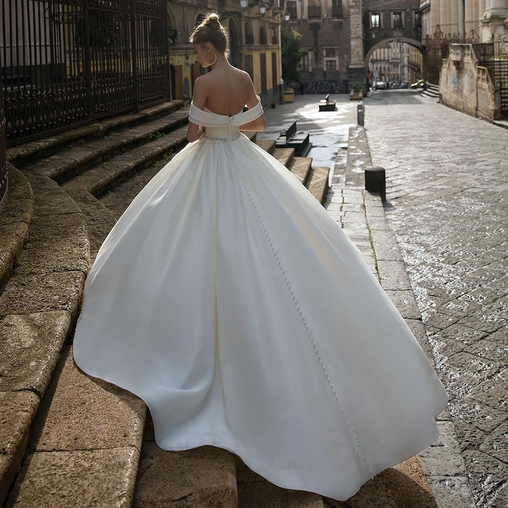 A linha vestido de casamento de cetim 2025 elegante marfim com decote em v fora do ombro vestido de noiva beading cinto vestidos de noiva personalizado