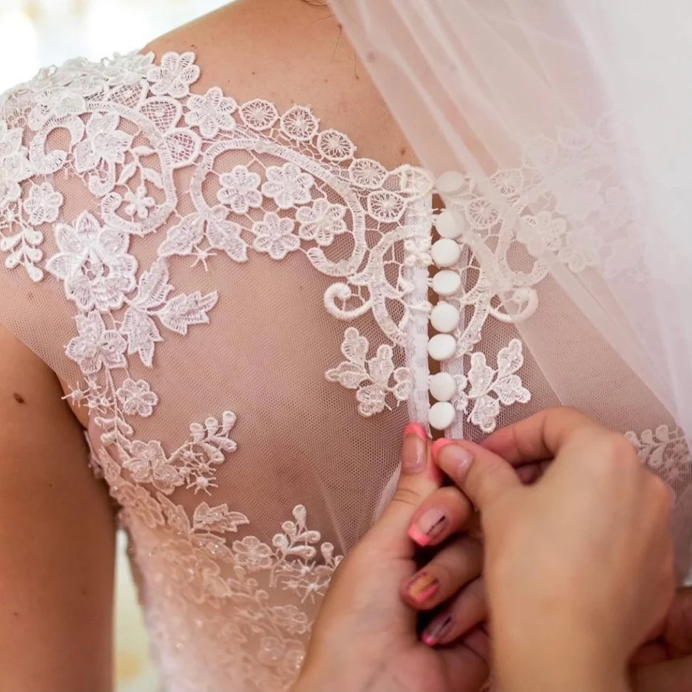 Robe de mariée à col rond avec mancherons, appliques en dentelle, paillettes, tulle, bouton dans le dos, train de balayage, robe de patients, jeu éducatif