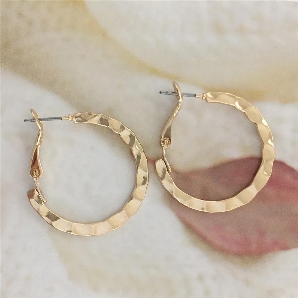 New Simple Degine Hoop Earrings Gold Color Hammered Surface Small Hoop Earrings for Women Casual jewelry Female Wholesale