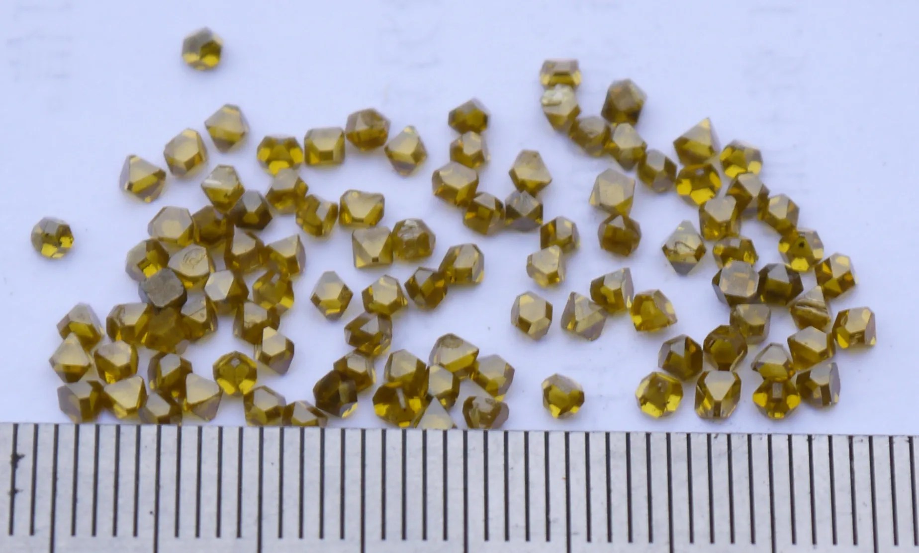 Russia Imported High-quality Large-grain Synthetic Diamond Single Crystal 2.2mm with an Average Weight of 0.109 Carats