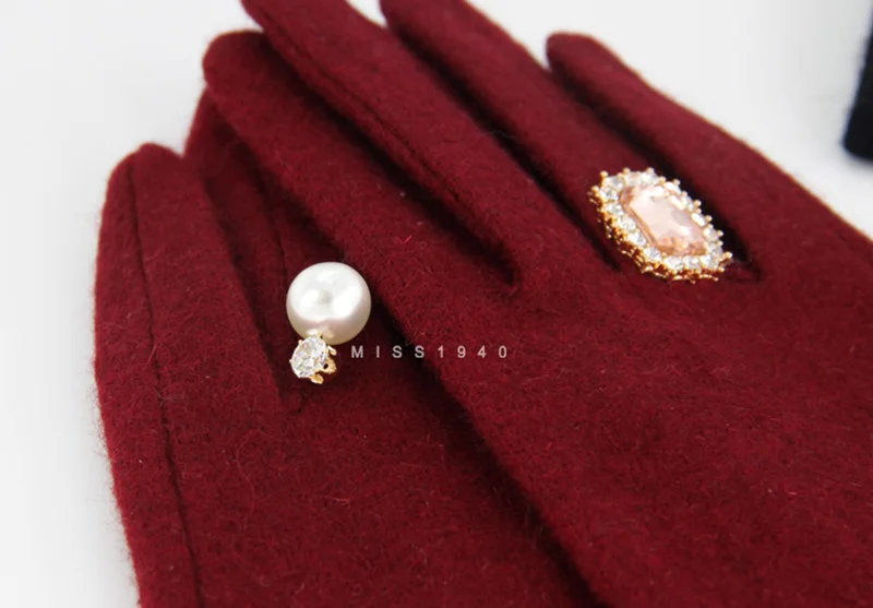 Winter Pearl Gem Wool Knit Warm Touch Screen Mittens Female Double Layer Plus Plush Thick Cashmere Driving Soft Black Glove H24