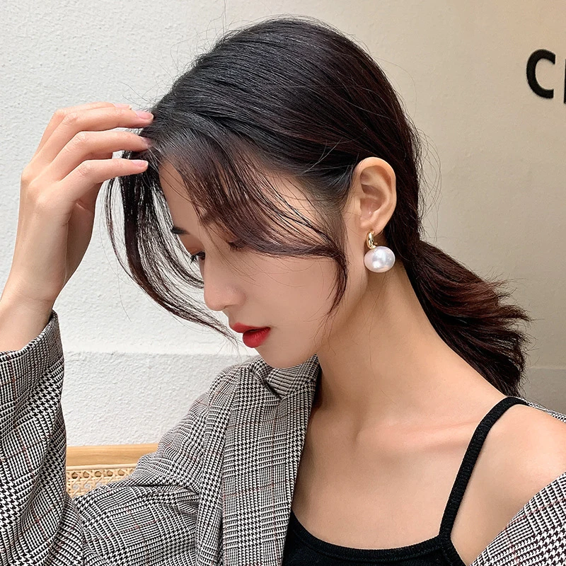 Trendy Fashion Korean Oversized Pearl Drop Earrings for Women Bohemian Golden Round Pearl Wedding Earrings Jewelry